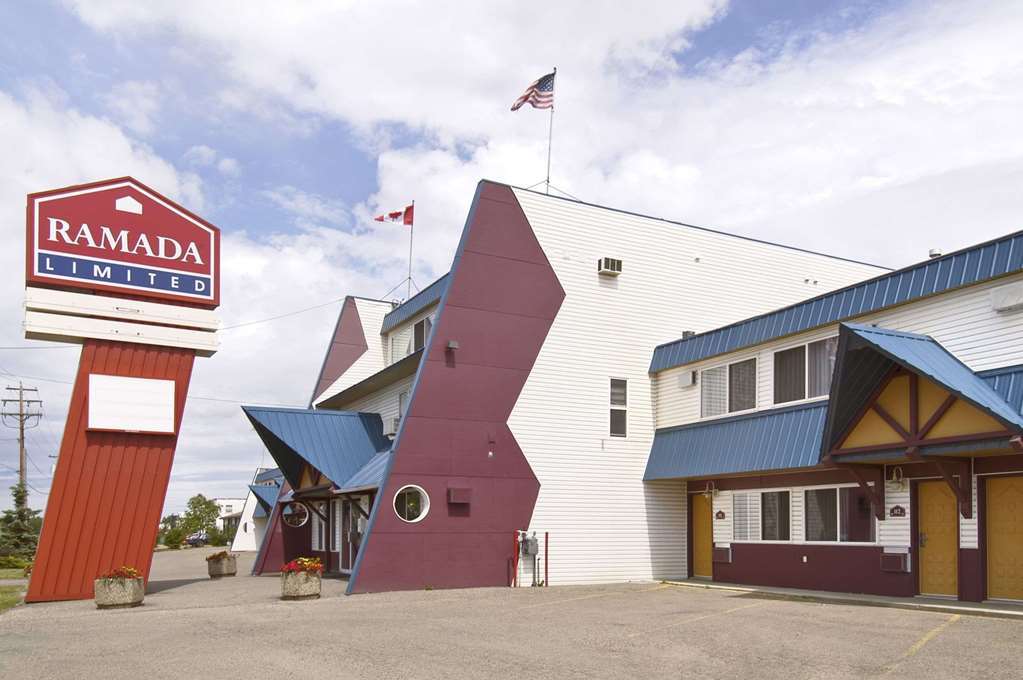 Hôtel Ramada Limited Dawson Creek Extérieur photo